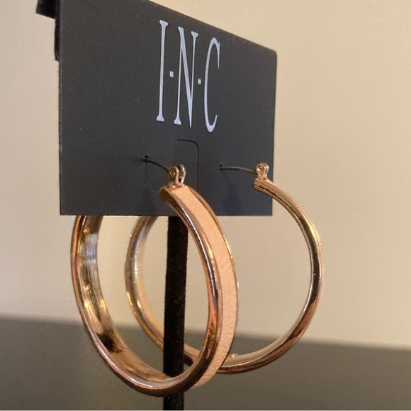 Inc golden hoops with cream edge. - Picture 2 of 3